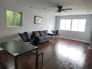 House | Living area - Five Minutes From Downtown Indy (Indianapolis)