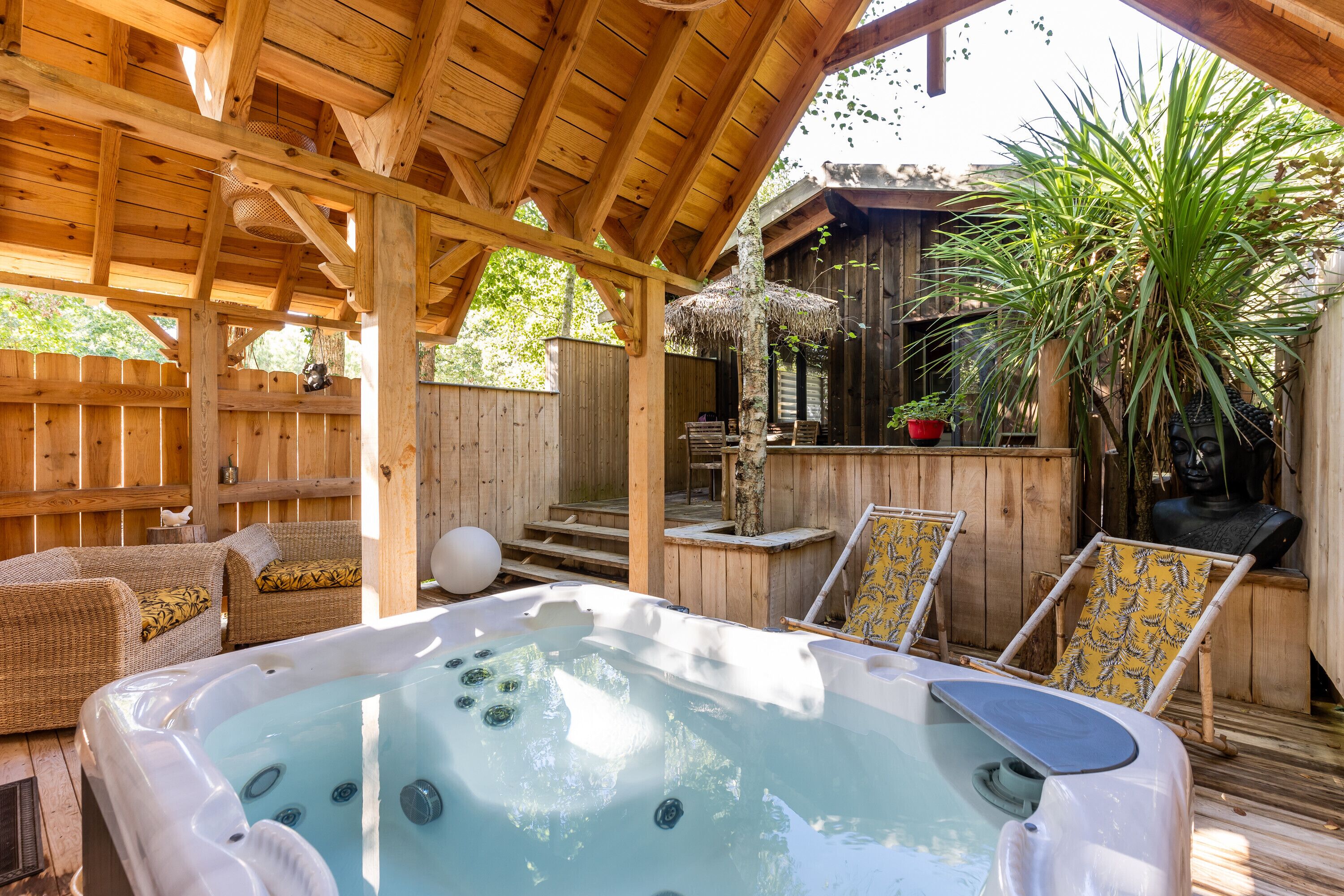 Outdoor spa tub