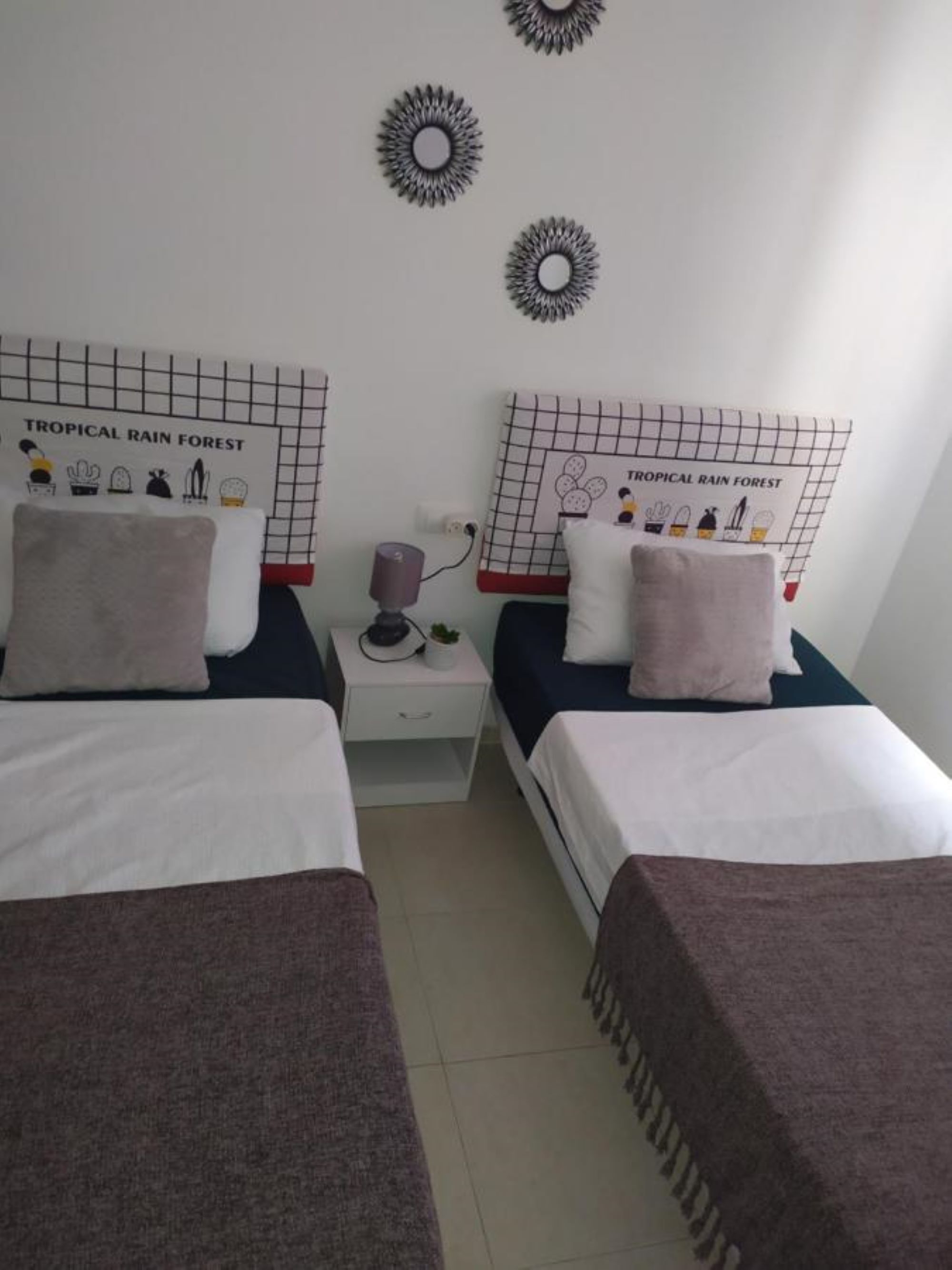 2 chambres, fer et planche à repasser, Wi-Fi, draps fournis