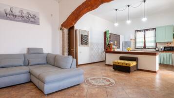 Fernseher, Kamin, Tischtennisplatte