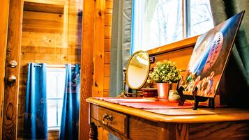 House, 5 Bedrooms, Patio, Garden View | Interior