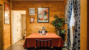 House, 5 Bedrooms, Patio, Garden View | Dining room