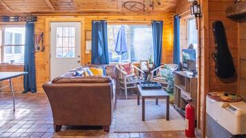 House, 5 Bedrooms, Patio, Garden View | Interior