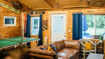 House, 5 Bedrooms, Patio, Garden View | Games room