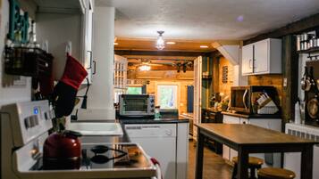 House, 5 Bedrooms, Patio, Garden View | Interior