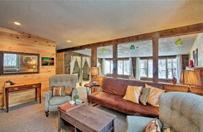 Interior - Autumn Leaves, Winter Skis & Board Games: A North (North Conway)
