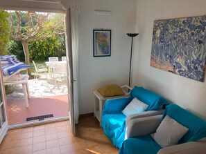 Living area - Petite Villa Attrayante vue mer Avec Jardin et Parking Privé (Saint-Raphaël)