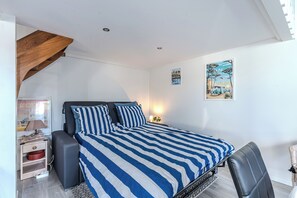 1 chambre, fer et planche à repasser, Wi-Fi gratuit, draps fournis