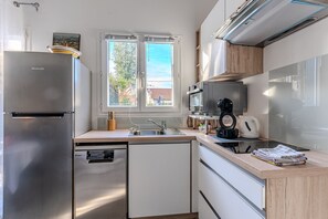 Fridge, microwave, oven, stovetop