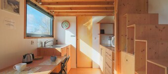 Tiny House 'Très Jolie Tout Confort' met privéterras, privétuin en Wi-Fi