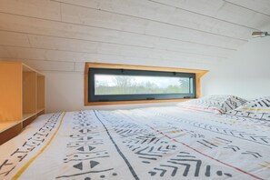 2 bedrooms, free WiFi, bed sheets - Tiny House 'Très Jolie Tout Confort' with Private Terrace, Private Garden and Wi-Fi (Prat)