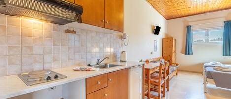 Fridge, stovetop, electric kettle, cookware/dishes/utensils