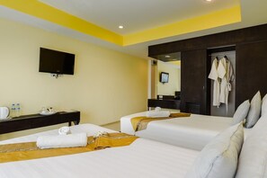 Deluxe Twin Room | Minibar, in-room safe, individually decorated, individually furnished - Stay Resort Pattaya (Pattaya)