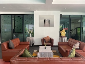 Lobby sitting area - Stay Resort Pattaya (Pattaya)