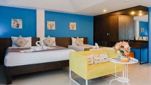 Habitación triple Deluxe, vista a la alberca | Baño