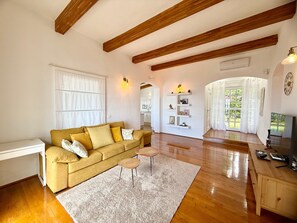 TV - Villa "Tequila" with Sea View, Private Pool & Wi-Fi (Adeje)