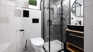 Suite estudio (37) | Baño | Ducha y toallas