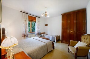 3 chambres, fer et planche à repasser, Wi-Fi gratuit, draps fournis