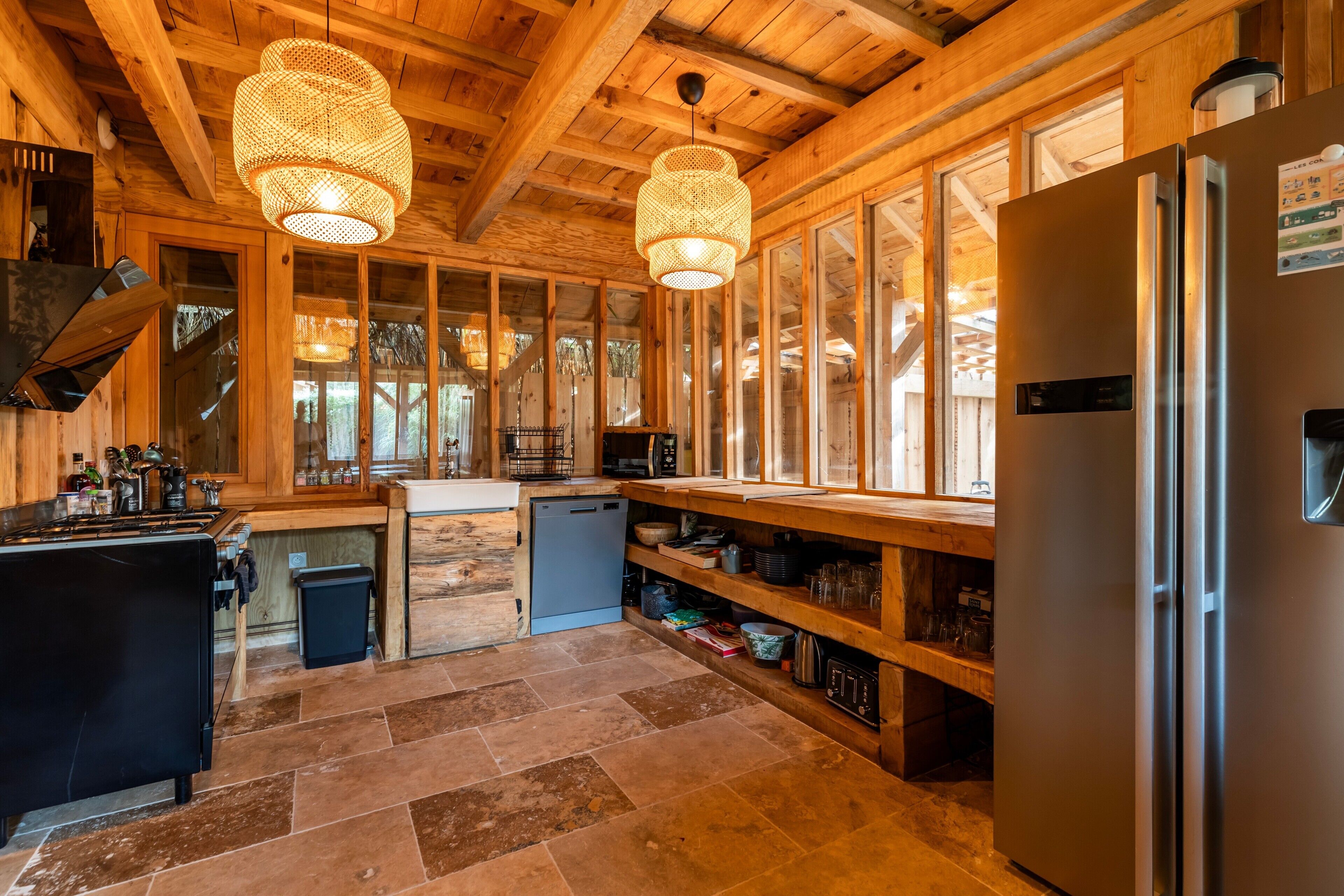 Geladeira, micro-ondas, fogão, cooktop