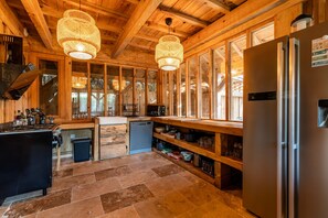 Fridge, microwave, oven, stovetop - Villa "Chan-Ly" with Private Terrace and Wi-Fi (Lacanau)