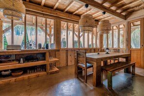 Dining - Villa "Chan-Ly" with Private Terrace and Wi-Fi (Lacanau)