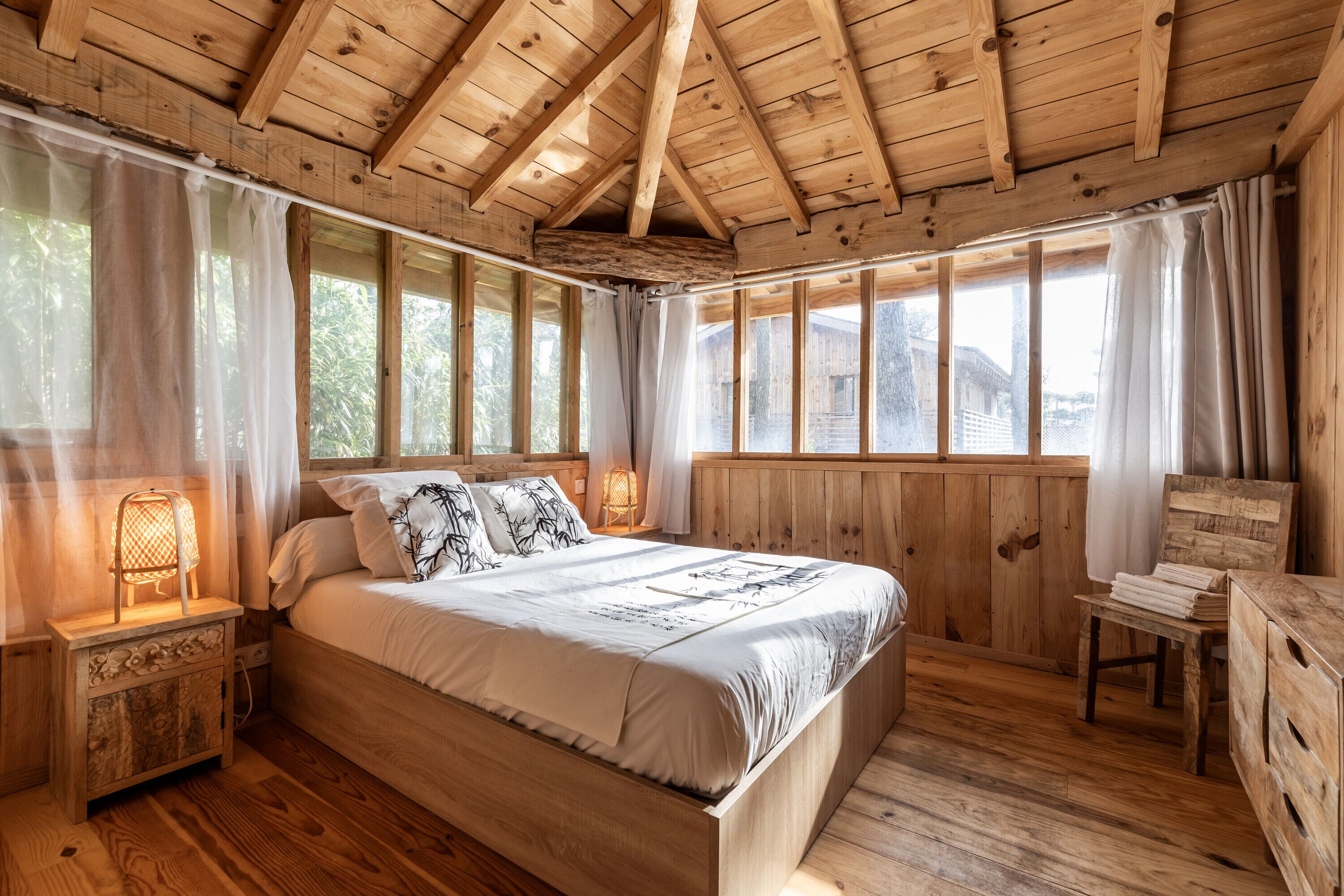 3 slaapkamers, een strijkplank/strijkijzer, gratis wifi, beddengoed