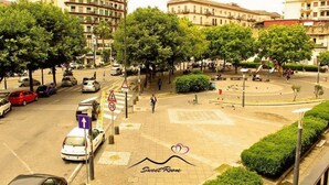 A city square with a roundabout, trees, and parked cars. - B&B i borboni (Naples)