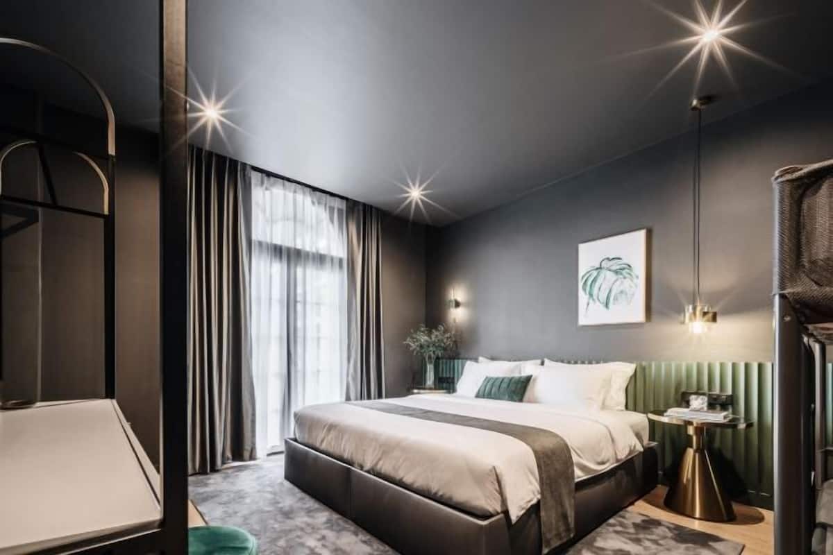 Premium bedding, blackout curtains, iron/ironing board (on request)
