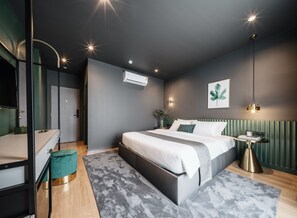 Premium bedding, individually furnished, blackout drapes, free WiFi - Cher Hostel Bangkok (Bangkok)