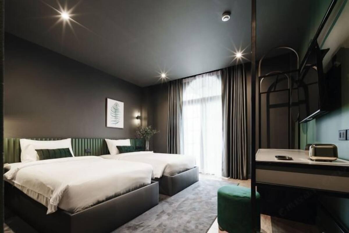 Premium bedding, blackout curtains, iron/ironing board (on request)
