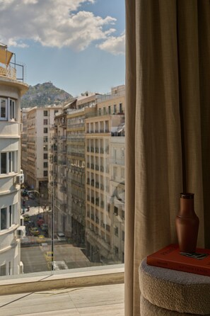 Acropolis Junior Suite | Allergikerbettwaren, Verdunkelungsvorhänge, schallisolierte Zimmer