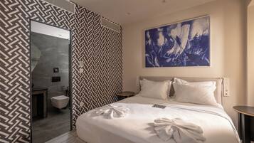 Deluxe Two- Bedroom Suite | Hypo-allergenic bedding, blackout drapes, soundproofing