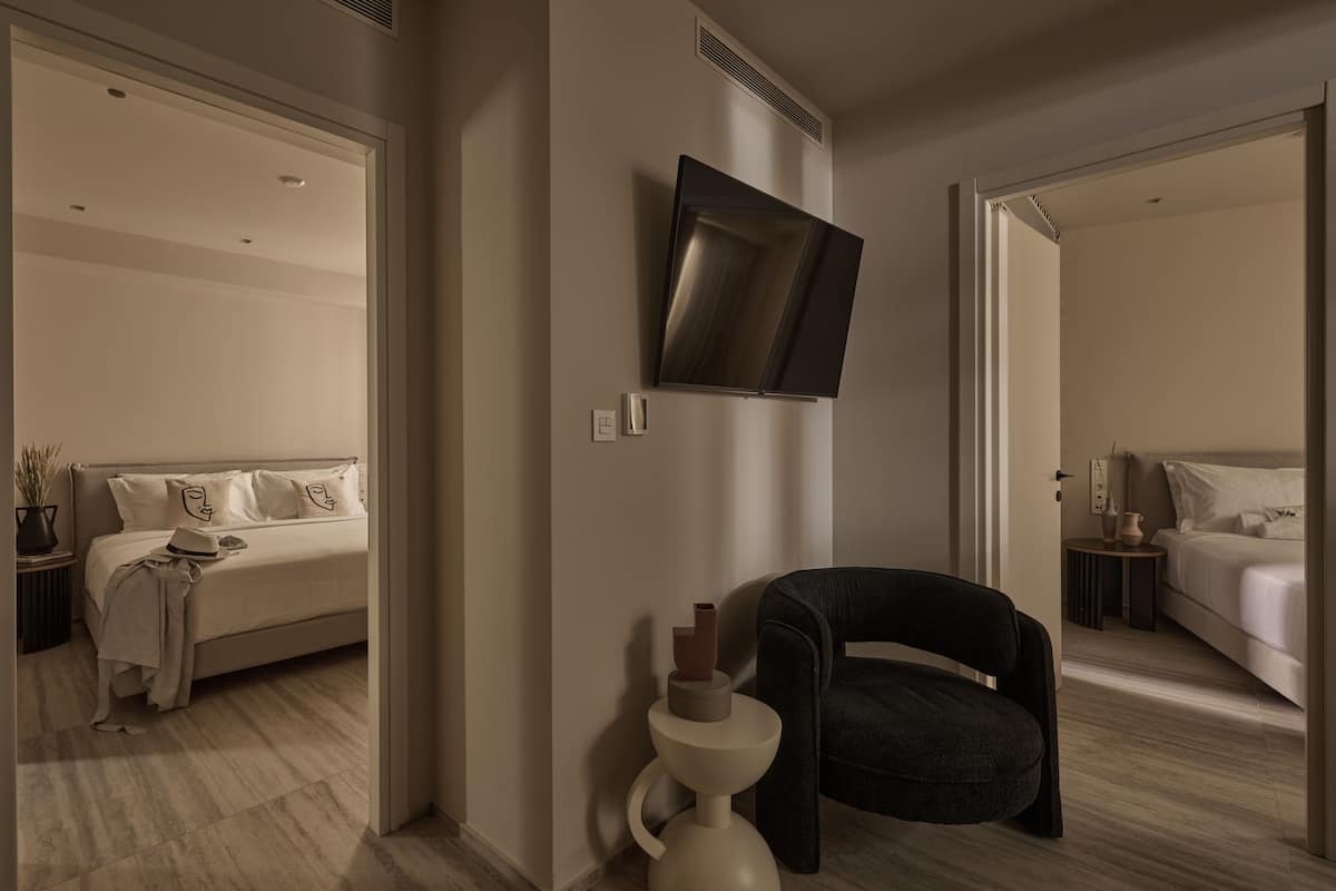 1 habitación, ropa de cama hipoalergénica y cortinas blackout