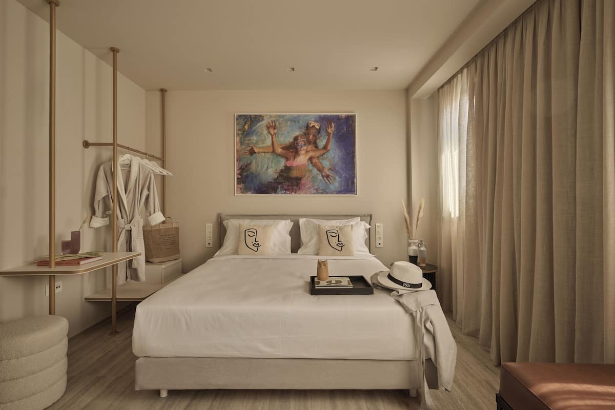 Superior Acropolis King Room | 1 kamar tidur, seprai antialergi, tirai kedap cahaya, dan kedap suara