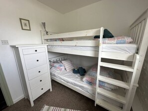 3 bedrooms, free WiFi, bed sheets