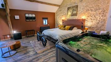 Executive Room, Hot Tub | Premium bedding, minibar, desk, laptop workspace