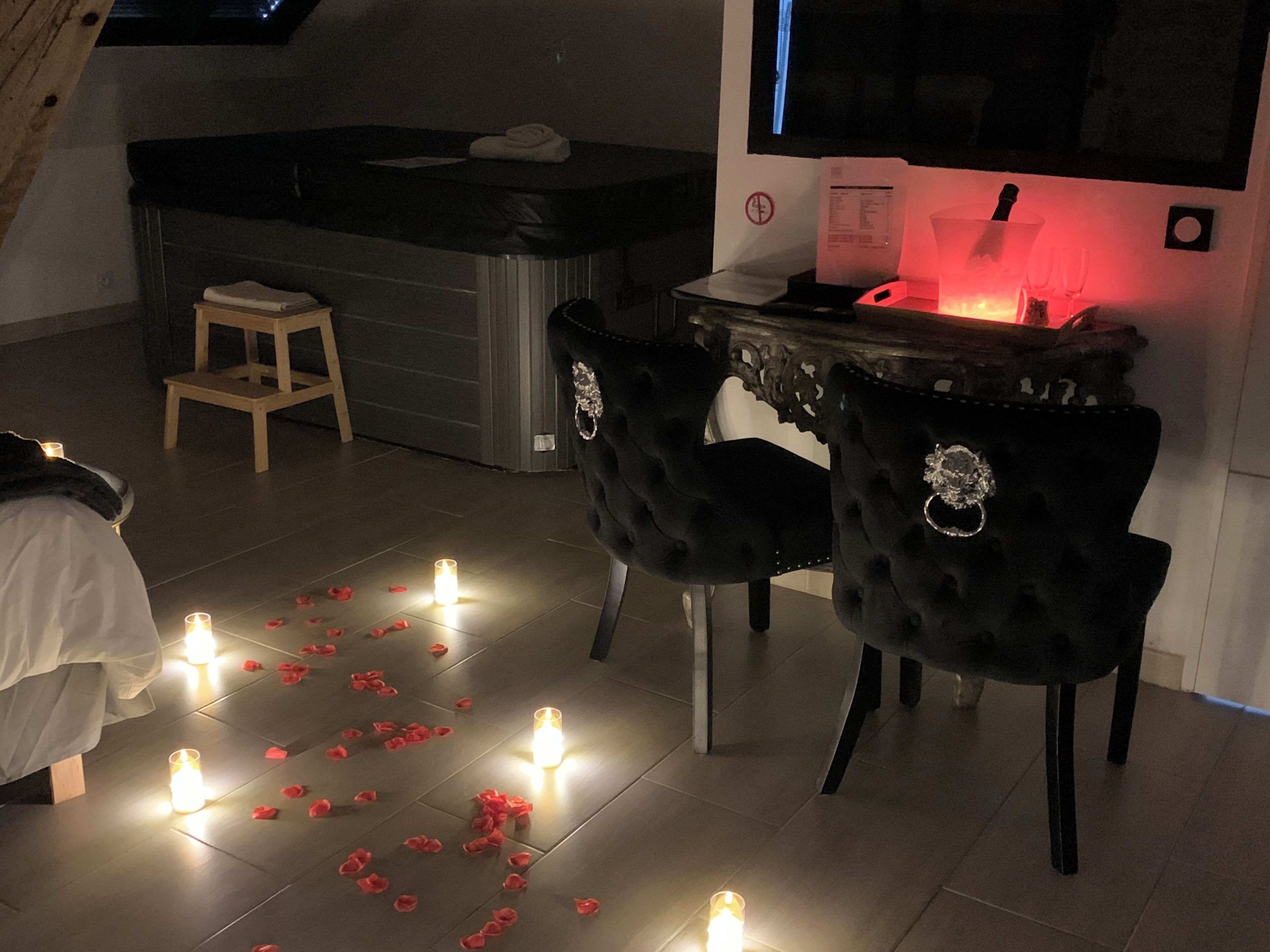 Minibar, individually decorated, individually furnished, desk