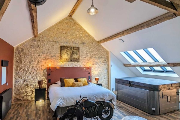 Minibar, individually decorated, individually furnished, desk