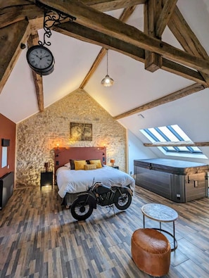 Executive Room, Hot Tub