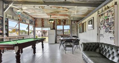 Kulang Retreat in charming Broke with Large Swim Spa and games room suits up to 14 guests