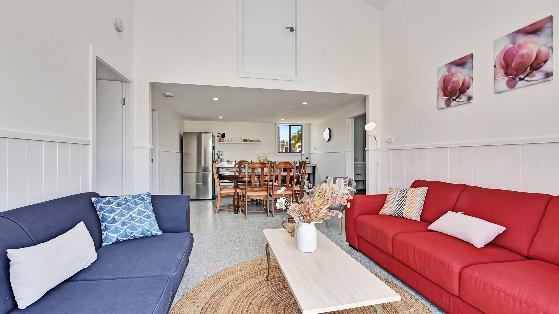 Een smart-tv en een open haard