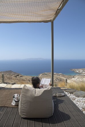 Seasonal outdoor pool, pool loungers - Sky House Tinos (Tinos)