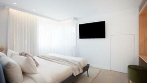 4 bedrooms, desk, iron/ironing board, free WiFi