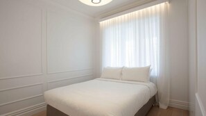 4 bedrooms, desk, iron/ironing board, free WiFi