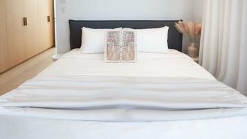 4 bedrooms, desk, iron/ironing board, free WiFi