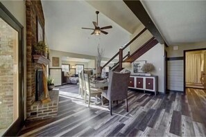 Interior - Emmas Rare Find by Beyond Expectations Cabin with Hot Tub (Sevierville)