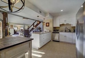 Fridge, microwave, oven, stovetop - Emma's Rare Find by Beyond Expectations: Remodeled Home w/ Hot Tub & Game Room (Sevierville)