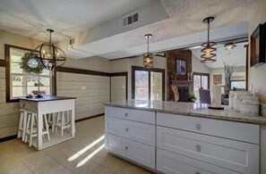 Interior - Emmas Rare Find by Beyond Expectations Cabin with Hot Tub (Sevierville)