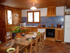 Private kitchen - Chalet Epervier (Risoul)