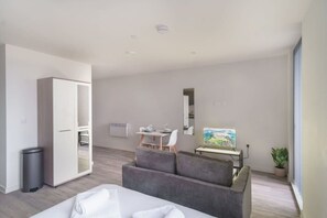 Iron/ironing board, WiFi, bed sheets - Fabulous Studio in Central Liverpool (Liverpool)